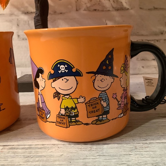 Peanuts Set of 2 Charlie Brown & Gang Halloween Camper Mugs - Picture 6 of 8